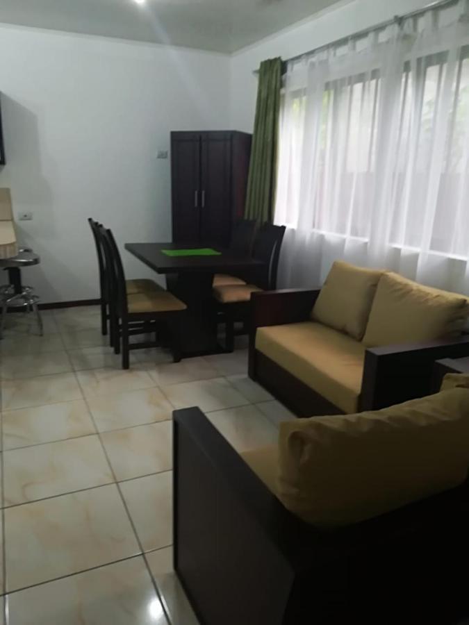 Apartment Lopez Y Azofeifa *